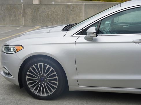 Used 2017 Ford Fusion SE image 27