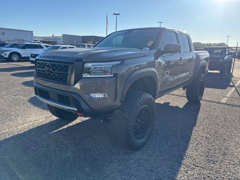 Used 2022 Nissan Frontier Pro-X image 3