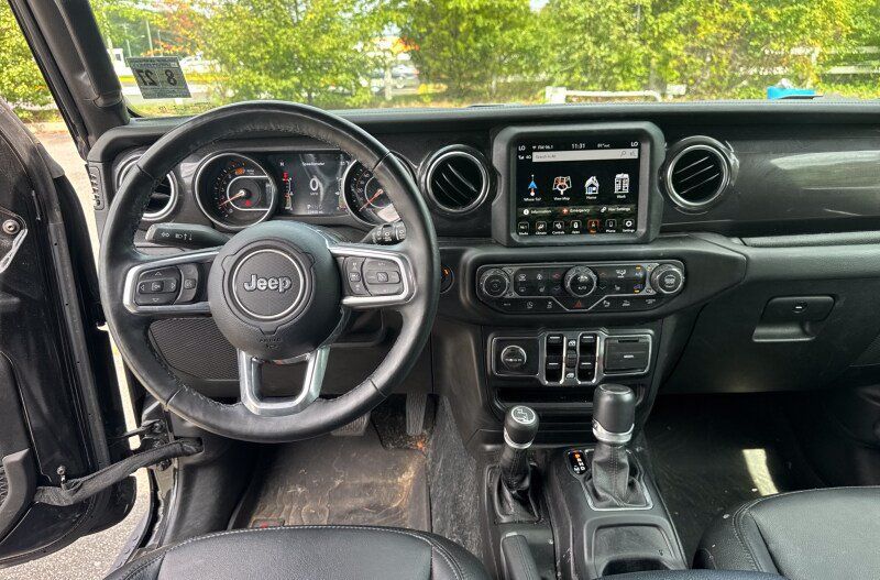 Used 2022 Jeep Wrangler Unlimited Sahara AWD/4WD image 11