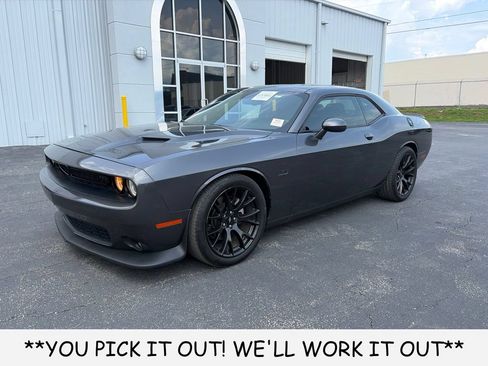 Used 2018 Dodge Challenger R/T w/ Driver Convenience Group RWD image 3