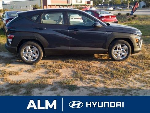 New 2026 Hyundai Kona SE image 3