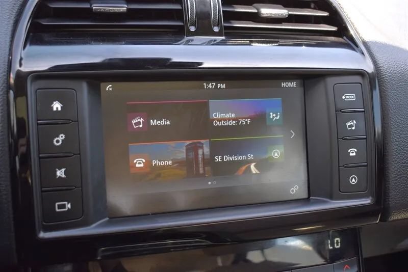 Used 2017 Jaguar XE Premium RWD image 22