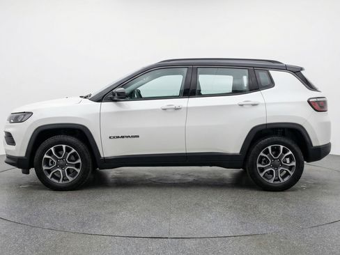 Used 2025 Jeep Compass Trailhawk AWD/4WD image 5