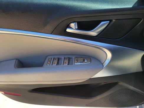 Used 2022 Genesis G70 2.0T RWD image 14