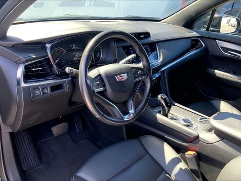 Used 2023 Cadillac XT6 Luxury FWD image 2