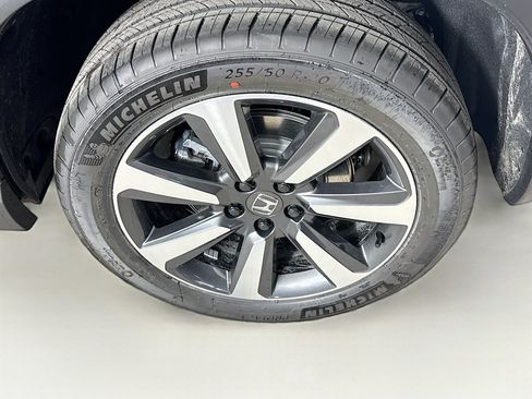 Certified 2025 Honda Pilot Touring image 39