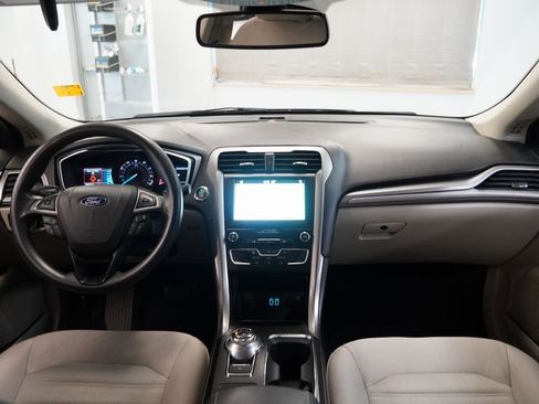 Used 2019 Ford Fusion SE image 18