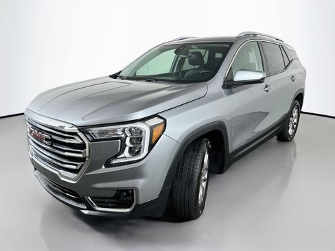 Used 2024 GMC Terrain SLT AWD/4WD image 3