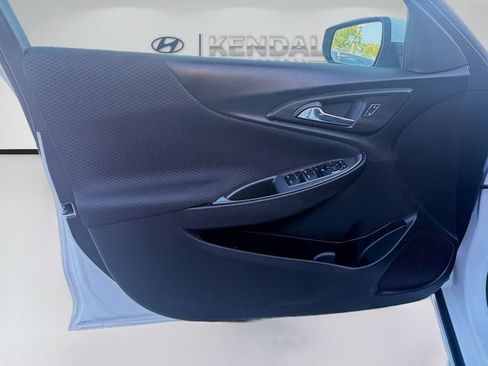 Used 2025 Chevrolet Malibu LT FWD image 17