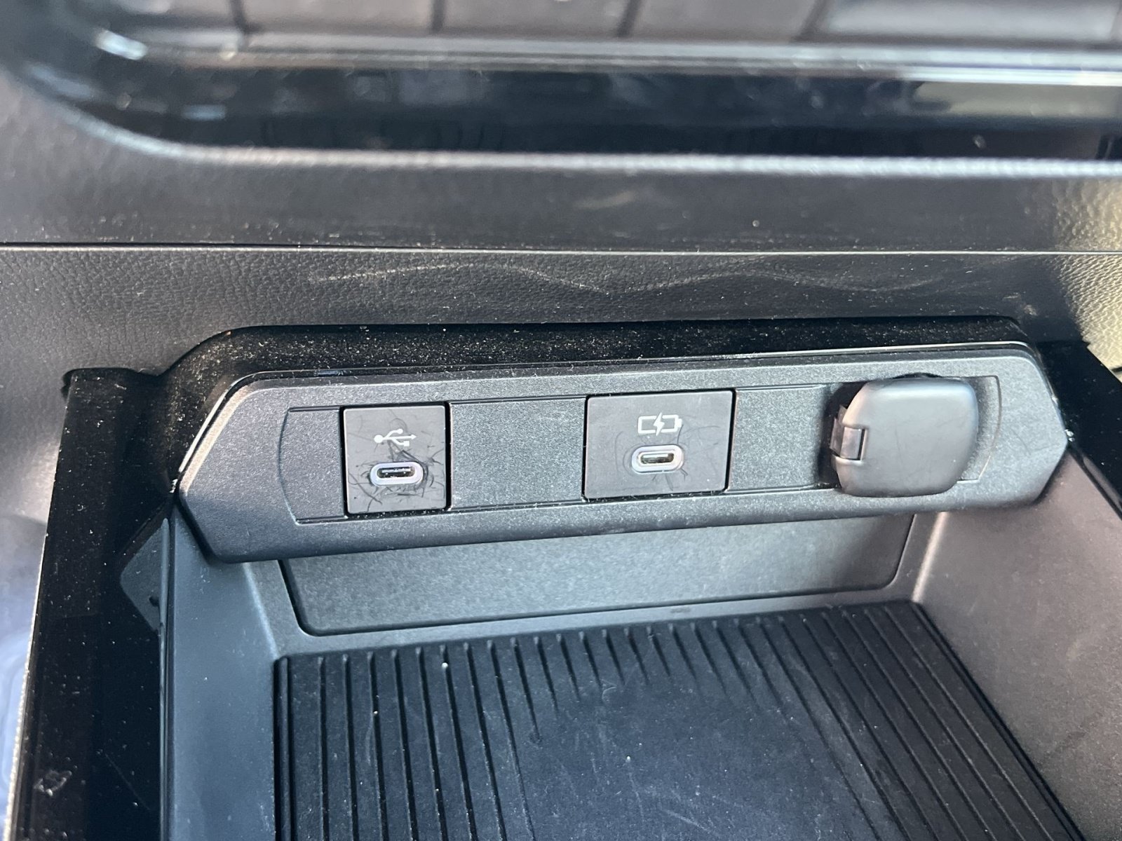 Used 2025 Toyota Prius XLE AWD/4WD image 33