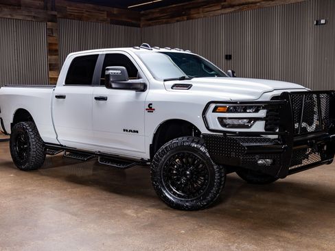 Used 2025 RAM 2500 Big Horn AWD/4WD image 1