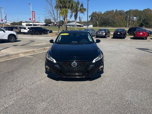 Used 2022 Nissan Altima 2.5 SR w/ Midnight Edition Package image 2