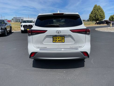 Used 2023 Toyota Highlander Platinum AWD/4WD image 4