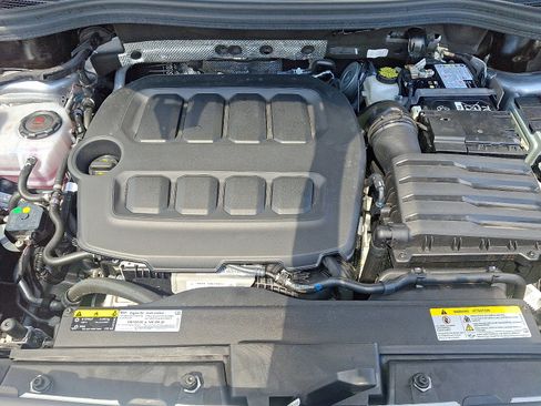 Certified 2025 Volkswagen Tiguan SE image 28