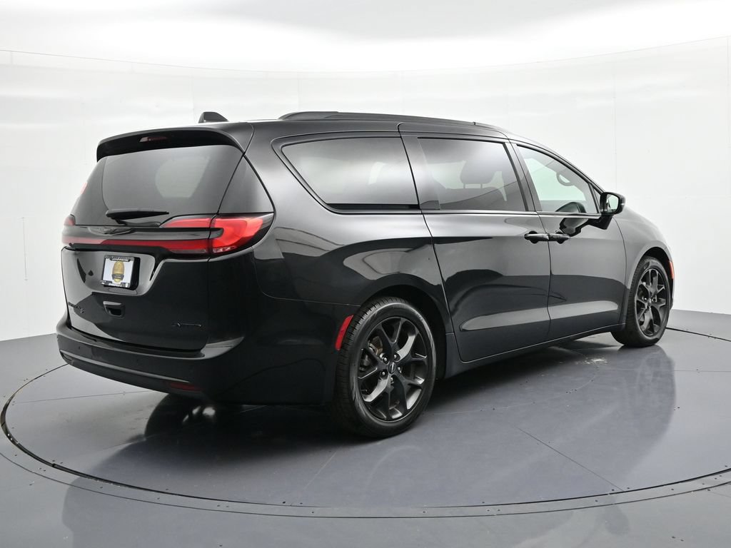 Used 2025 Chrysler Pacifica Limited FWD image 6