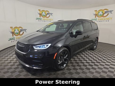 Certified 2024 Chrysler Pacifica Limited w/ S Appearance Package FWD image 4