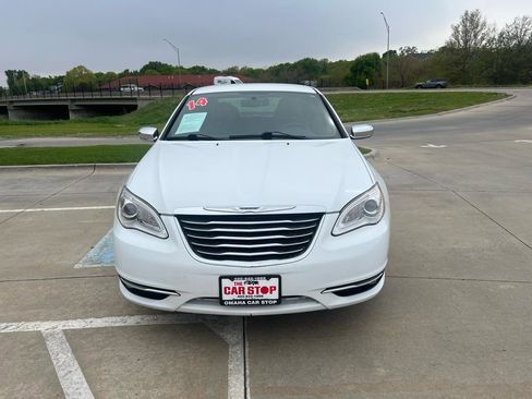 Used 2014 Chrysler 200 Limited FWD image 3