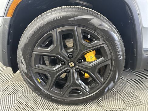 Used 2023 Rivian R1S Adventure image 9