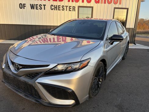Used 2021 Toyota Camry SE image 2