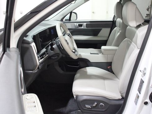 Used 2025 Hyundai Santa Fe SEL AWD/4WD image 3