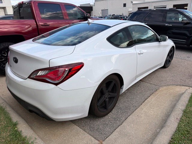 Used 2016 Hyundai Genesis 3.8 RWD image 5