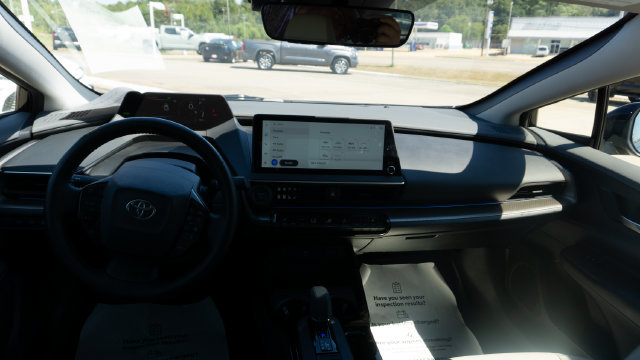 Used 2025 Toyota Prius XLE FWD image 12