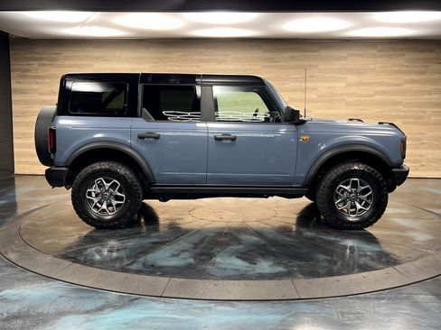Used 2024 Ford Bronco Badlands image 9