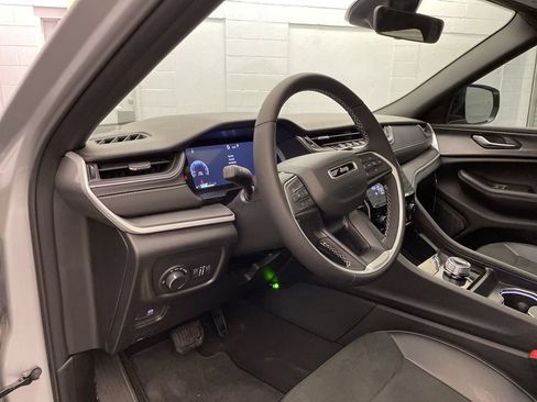 New 2025 Jeep Grand Cherokee L Altitude AWD/4WD image 14