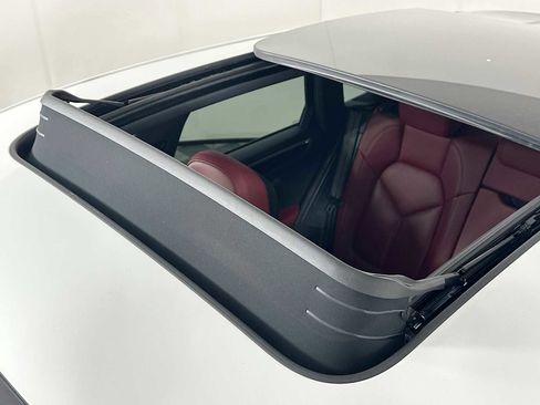 Certified 2023 Porsche Macan image 22