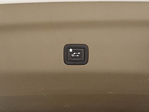 Used 2021 GMC Yukon Denali w/ Denali Premium Package image 36