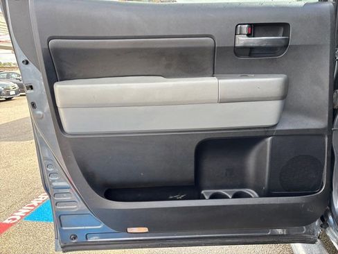 Used 2010 Toyota Tundra 4x4 CrewMax image 19