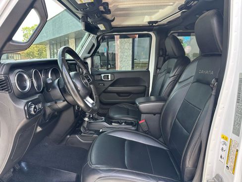 Used 2018 Jeep Wrangler Unlimited Sahara AWD/4WD image 2