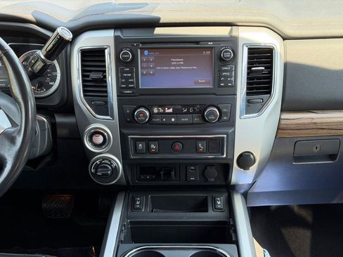 Used 2017 Nissan Titan SL AWD/4WD image 13