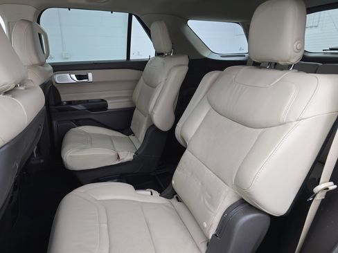 Used 2020 Ford Explorer Platinum w/ Premium Technology Package image 15