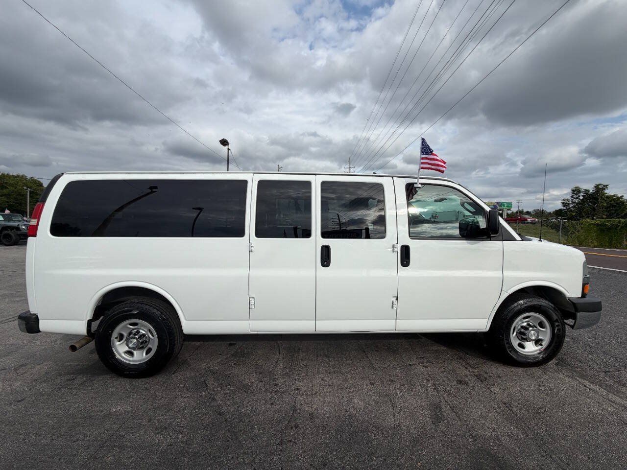 Used 2016 Chevrolet Express 3500 LT w/ LT Preferred Equipment Group RWD image 5