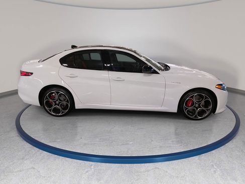 New 2025 Alfa Romeo Giulia AWD w/ Veloce Package AWD image 4
