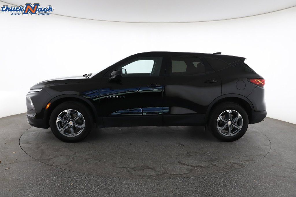 Used 2026 Chevrolet Blazer LT FWD image 7