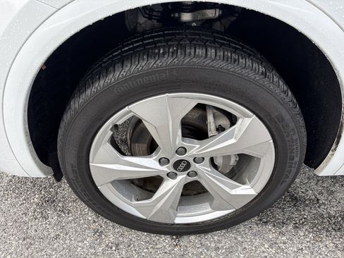 Used 2021 Audi Q5 Premium Plus w/ Premium Plus Package image 16