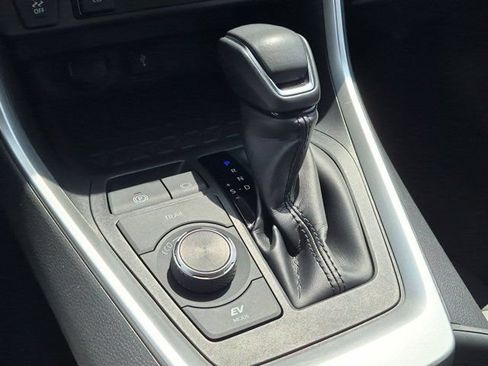Certified 2022 Toyota RAV4 XLE Premium AWD/4WD image 15