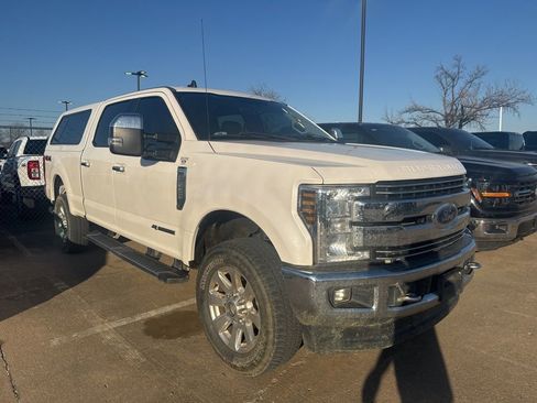 Used 2019 Ford F250 Lariat w/ Chrome Package image 2