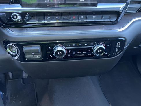 Used 2025 GMC Sierra 1500 SLT image 26