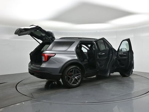 Used 2025 Ford Explorer ST-Line w/ ST-Line Street Pack image 6