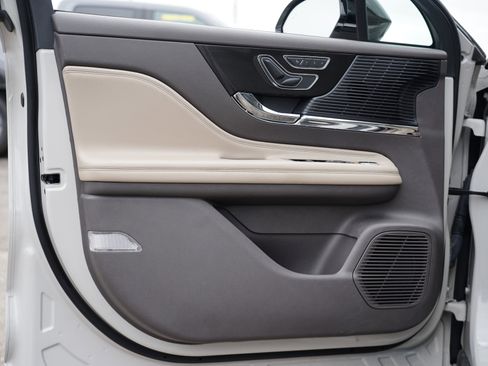 Used 2022 Lincoln Corsair Reserve w/ Elements Package image 16