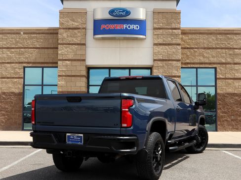 Used 2025 Chevrolet Silverado 2500 LT w/ Trail Boss Package AWD/4WD image 6