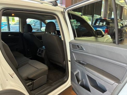 Used 2018 Volkswagen Atlas Launch Edition FWD image 28