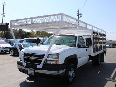 Used 2006 Chevrolet Silverado 3500 2WD Regular Cab image 3