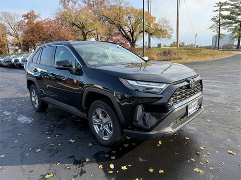 Used 2025 Toyota RAV4 XLE image 9