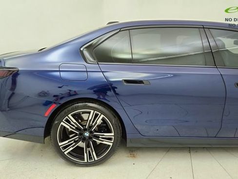 Used 2023 BMW 760i xDrive AWD/4WD image 12