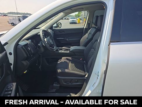 Used 2025 Nissan Pathfinder SV FWD image 7