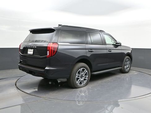 New 2026 Ford Expedition Active image 11